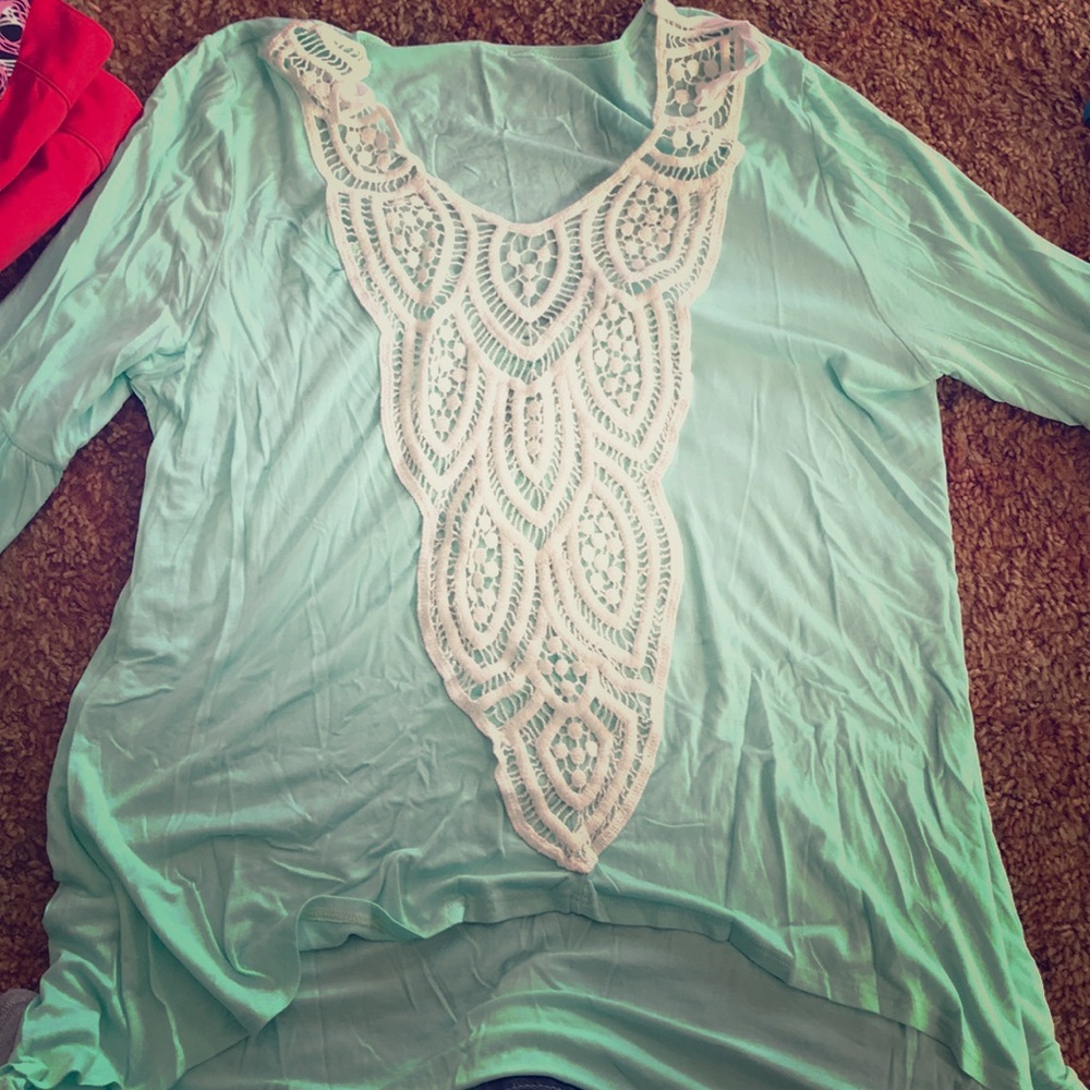 Hi Lo peasant Top embroidered detail. Mint. 18 new